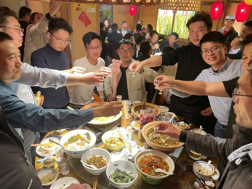 時(shí)彙信息春茗答(dá)謝(xiè)會(huì)