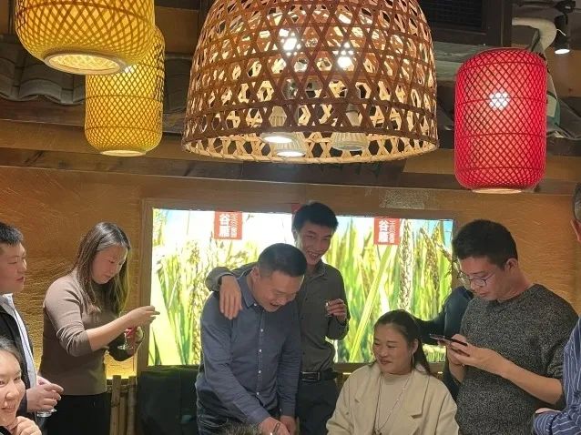 時(shí)彙信息春茗答(dá)謝(xiè)會(huì)