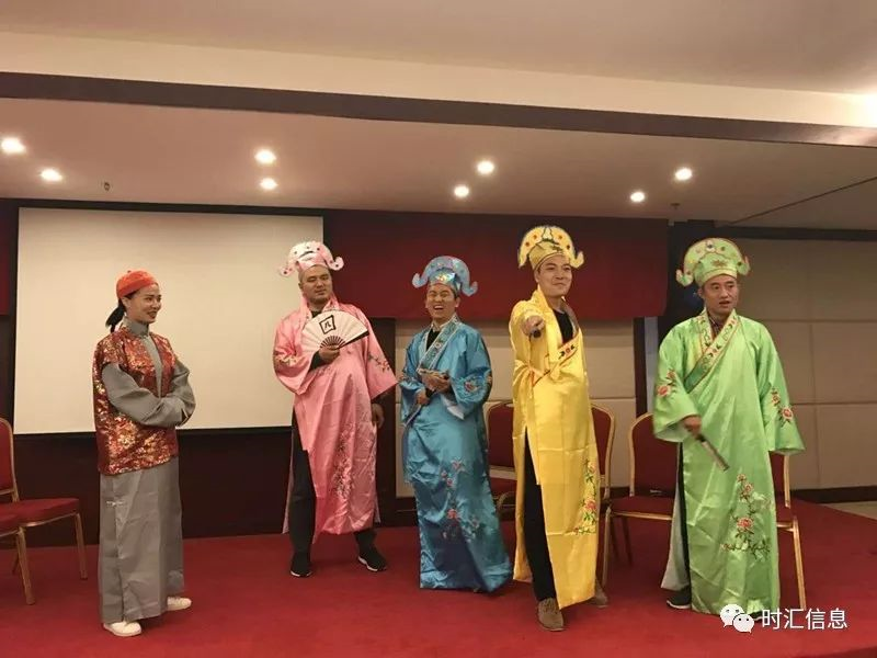 别人(rén)家(jiā)的(de)年(nián)會(huì),我們也(yě)可(kě)以! 别人(rén)家(jiā)的(de)年(nián)會(huì),我們也(yě)可(kě)以!