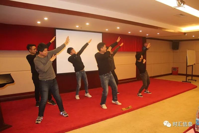 别人(rén)家(jiā)的(de)年(nián)會(huì),我們也(yě)可(kě)以! 别人(rén)家(jiā)的(de)年(nián)會(huì),我們也(yě)可(kě)以!