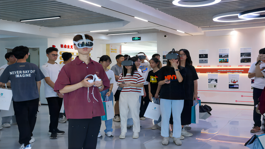 “敬教勸學,建國(guó)之大(dà)本;興賢育才,為(wèi)政之先務”---時(shí)彙信息VR打造“思政第一(yī)課” “敬教勸學,建國(guó)之大(dà)本;興賢育才,為(wèi)政之先務”---時(shí)彙信息VR打造“思政第一(yī)課”