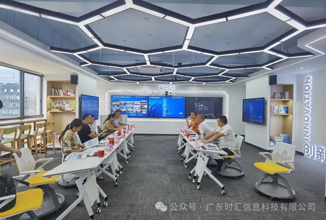 賀州市(shì)副市(shì)長(cháng)匡永紅(hóng)率調研組一(yī)行(xíng)到(dào)深圳市獵空科技有限公司進行(xíng)調研 賀州市(shì)副市(shì)長(cháng)匡永紅(hóng)率調研組一(yī)行(xíng)到(dào)深圳市獵空科技有限公司進行(xíng)調研