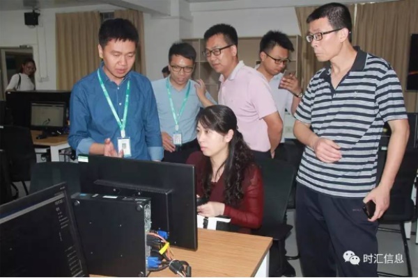 “教師(shī)教學更輕松·學生(shēng)實訓更簡單”——雲計(jì)算(suàn)教學實訓體(tǐ)驗交流會(huì)成功舉辦 “教師(shī)教學更輕松·學生(shēng)實訓更簡單”——雲計(jì)算(suàn)教學實訓體(tǐ)驗交流會(huì)成功舉辦