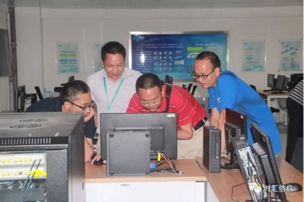 “教師(shī)教學更輕松·學生(shēng)實訓更簡單”——雲計(jì)算(suàn)教學實訓體(tǐ)驗交流會(huì)成功舉辦 “教師(shī)教學更輕松·學生(shēng)實訓更簡單”——雲計(jì)算(suàn)教學實訓體(tǐ)驗交流會(huì)成功舉辦