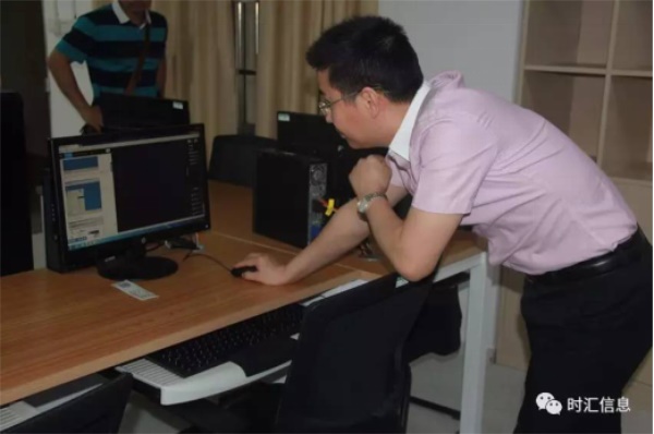 “教師(shī)教學更輕松·學生(shēng)實訓更簡單”——雲計(jì)算(suàn)教學實訓體(tǐ)驗交流會(huì)成功舉辦 “教師(shī)教學更輕松·學生(shēng)實訓更簡單”——雲計(jì)算(suàn)教學實訓體(tǐ)驗交流會(huì)成功舉辦