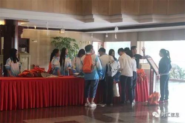 “時(shí)時(shí)關愛(ài)，彙聚同心”時(shí)彙信息首屆公益徒步活動完美(měi)收官