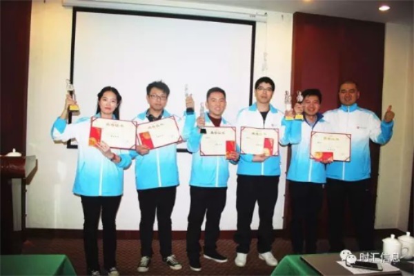 “與時(shí)俱進·彙赢未來(lái)”2016年(nián)度總結暨表彰大(dà)會(huì)圓滿結束 “與時(shí)俱進·彙赢未來(lái)”2016年(nián)度總結暨表彰大(dà)會(huì)圓滿結束