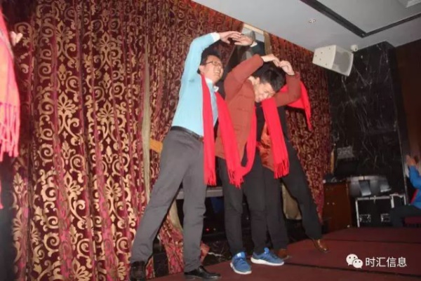 “感恩有(yǒu)你(nǐ)·一(yī)起前行(xíng)”2017年(nián)春茗答(dá)謝(xiè)會(huì)成功舉辦 “感恩有(yǒu)你(nǐ)·一(yī)起前行(xíng)”2017年(nián)春茗答(dá)謝(xiè)會(huì)成功舉辦