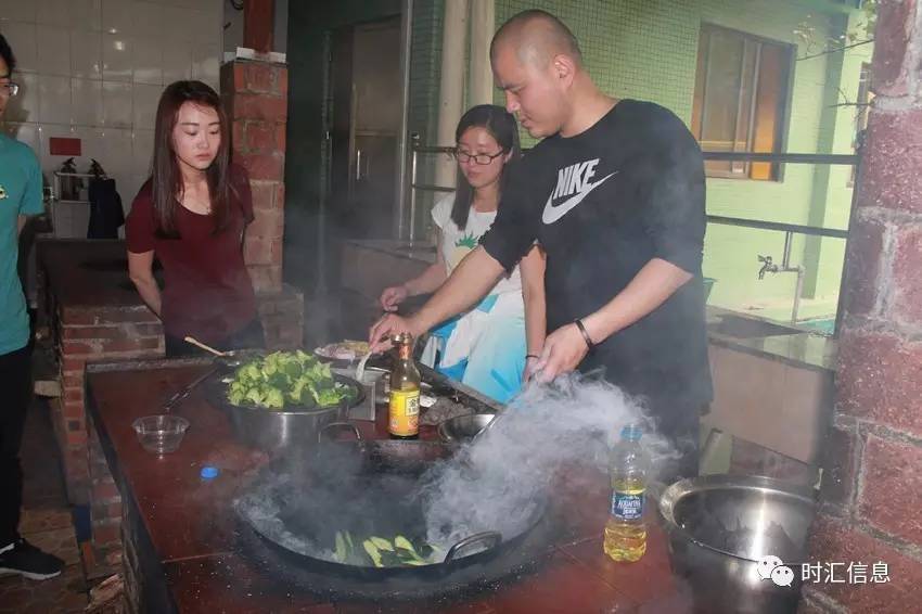 奏響時(shí)彙的(de)青春樂(yuè)章(zhāng) 奏響時(shí)彙的(de)青春樂(yuè)章(zhāng)