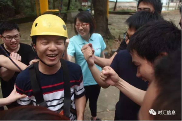 奏響時(shí)彙的(de)青春樂(yuè)章(zhāng) 奏響時(shí)彙的(de)青春樂(yuè)章(zhāng)