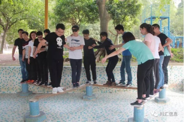 奏響時(shí)彙的(de)青春樂(yuè)章(zhāng) 奏響時(shí)彙的(de)青春樂(yuè)章(zhāng)