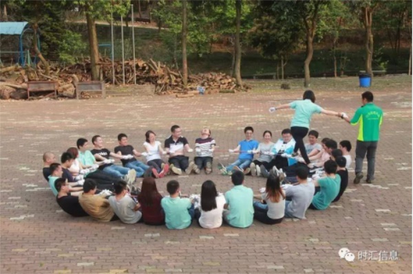 奏響時(shí)彙的(de)青春樂(yuè)章(zhāng) 奏響時(shí)彙的(de)青春樂(yuè)章(zhāng)