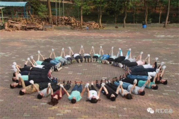 奏響時(shí)彙的(de)青春樂(yuè)章(zhāng) 奏響時(shí)彙的(de)青春樂(yuè)章(zhāng)