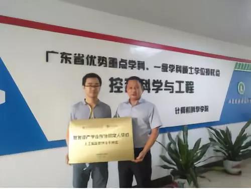 校(xiào)企合作(zuò),作(zuò)育英才 校(xiào)企合作(zuò),作(zuò)育英才