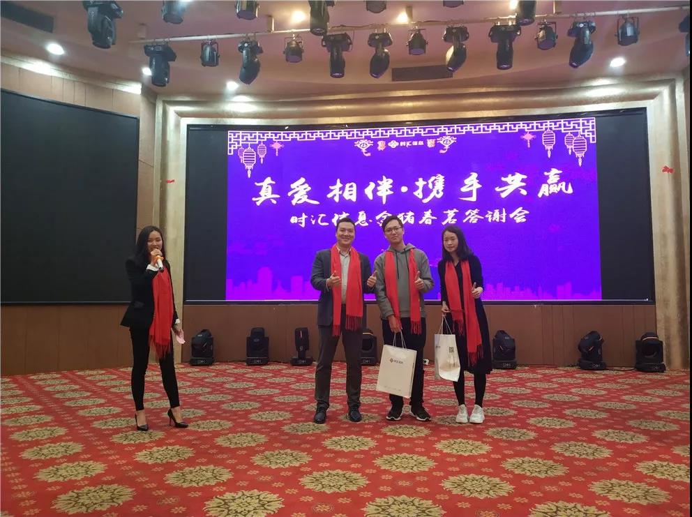 這(zhè)個(gè)春茗,歌(gē)聲萦繞,雄獅舞(wǔ)動 這(zhè)個(gè)春茗,歌(gē)聲萦繞,雄獅舞(wǔ)動