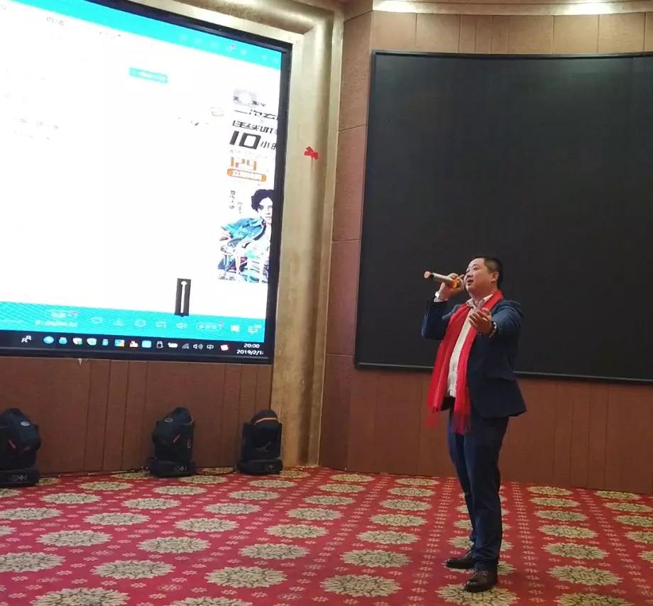 這(zhè)個(gè)春茗,歌(gē)聲萦繞,雄獅舞(wǔ)動 這(zhè)個(gè)春茗,歌(gē)聲萦繞,雄獅舞(wǔ)動