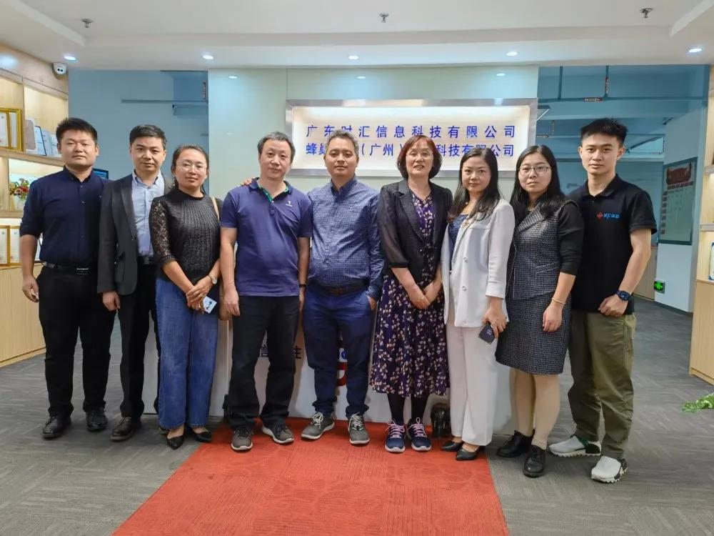 廣州大(dà)學華軟軟件(jiàn)學院與時(shí)彙信息簽署校(xiào)企合作(zuò)協議(yì)