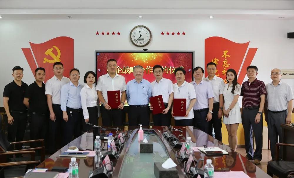 廣州鐵(tiě)路(lù)職業(yè)技(jì)術(shù)學院與浪潮集團、時(shí)彙信息簽署三方戰略合作(zuò)協議(yì) 廣州鐵(tiě)路(lù)職業(yè)技(jì)術(shù)學院與浪潮集團、時(shí)彙信息簽署三方戰略合作(zuò)協議(yì)