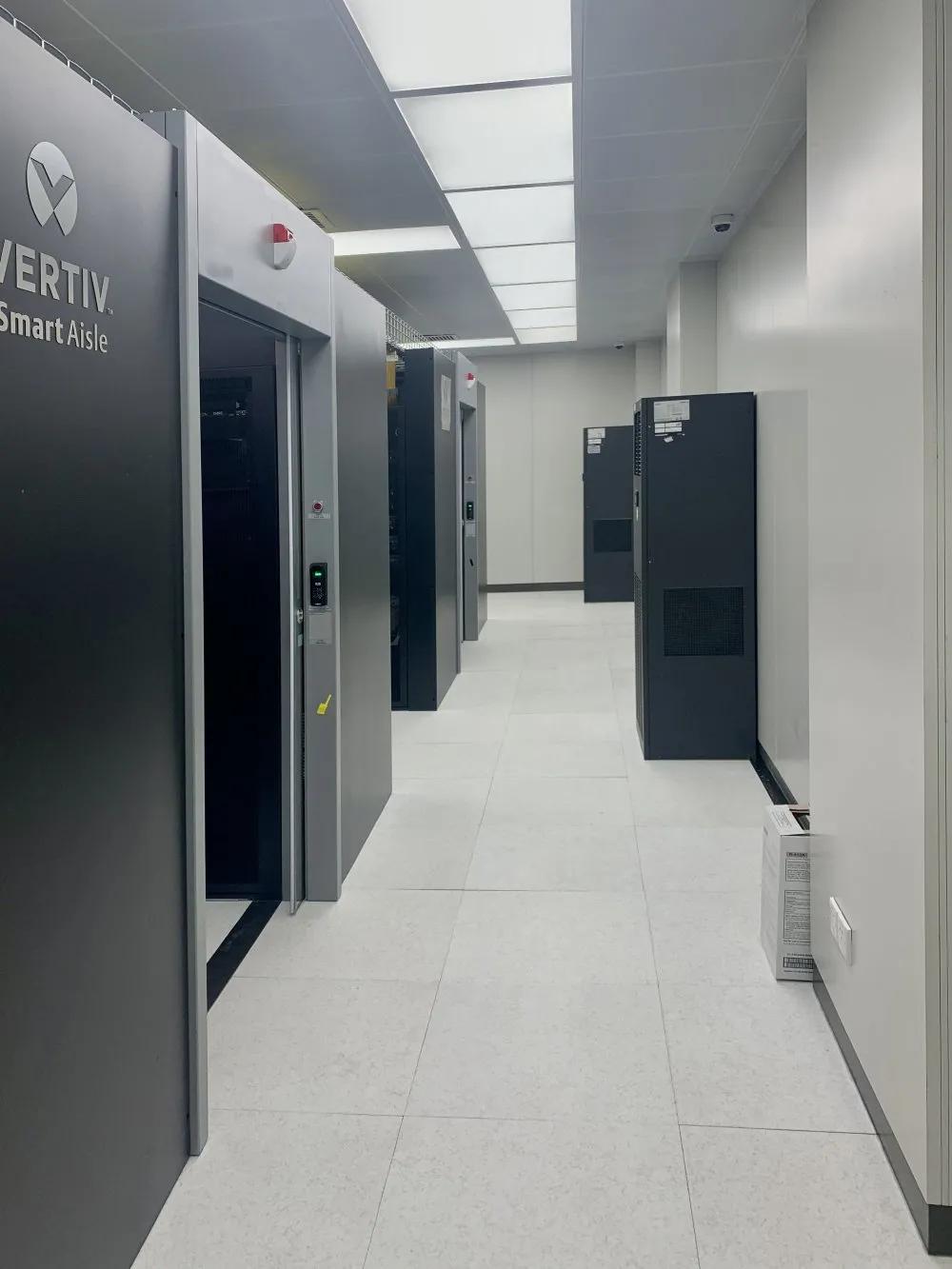 項目案例 | 廣州番禺職業(yè)技(jì)術(shù)學院網絡中心機(jī)房(fáng)改造 項目案例 | 廣州番禺職業(yè)技(jì)術(shù)學院網絡中心機(jī)房(fáng)改造